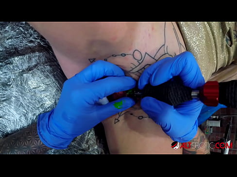 ❤️ Ekstremt tatoveret hottie Sully Savage fik en tatovering på sin klitoris ️ Porno fb at da.port-amurasso.ru